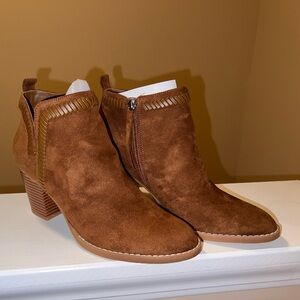 DV by Dolce Vita Jace Bootie Women’s 7.5 Tan Faux Suede Boots